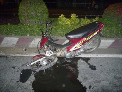 Xe máy của Thanh tan nát sau tai nạn