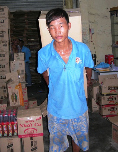 Vui đùa cùng bạn bè cùng lớp nưng trong lòng, Hào Anh vẫn ngại ngùng vì học kém, thua đàn em.