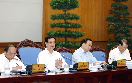 Thủ tướng Nguyễn Tấn Dũng và các Phó Thủ tướng tại bàn chủ tọa.