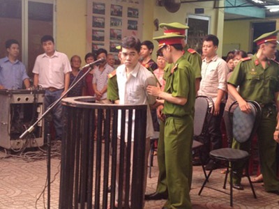 Tuấn đón án tử hình.