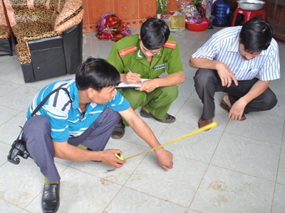 Bắt nóng hung thủ giết cụ bà 78 tuổi nhờ đôi dép