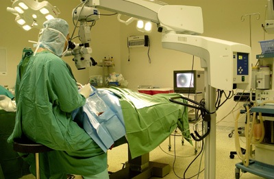 Một ca phẫu thuật ghép giác mạc