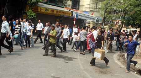 Người dân thêm một bước chân tiến gần hơn với Đại tướng.