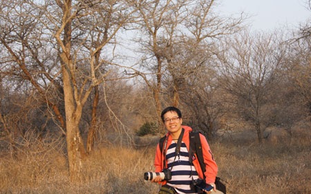 Tác giả tại rừng Châu Phi như cổ tích.