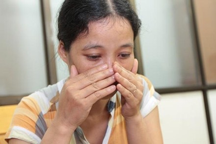 Vụ "nhân bản" xét nghiệm: Chị Oanh “Hoài Đức” và nỗi đau hậu tố cáo - 1 Chị Oanh Hoài Đức sau khi nhận quyết định khởi tố...