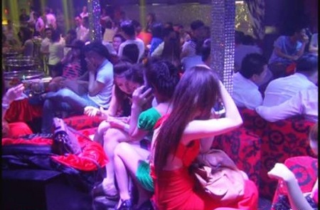 Những bí mật ở các vũ trường Sài Gòn - 3 Những kiều nữ sống bám ở vũ trường