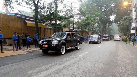 Đoàn xe tiêu binh di chuyển đến nhà Tang lễ Quốc gia.