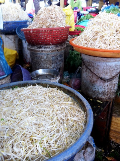 Cơ quan chức năng “bó tay” với chất tẩy thực phẩm - 2 Cơ quan chức năng “bó tay” với chất tẩy thực phẩm