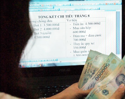 Từ ngày 15/9, chế độ nâng bậc lương thường xuyên được điều chỉnh. Ảnh: Việt Nguyễn