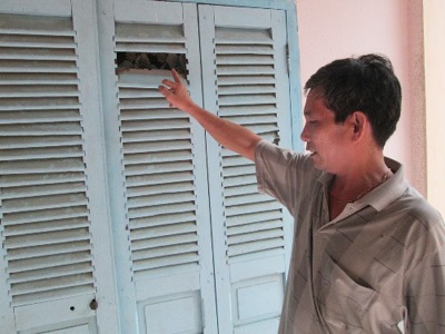 Trộm khiêng bộ trường kỷ cổ bạc tỉ giữa đêm - 2 Cửa nhà có dấu hiệu bị cạy