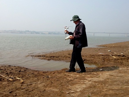 Máy địa bức xạ trên hành trình tìm nạn nhân thẩm mỹ viện Cát Tường - 1 Đoàn thăm dò sau 1 tuần tìm kiếm vẫn trở về không có kết quả.