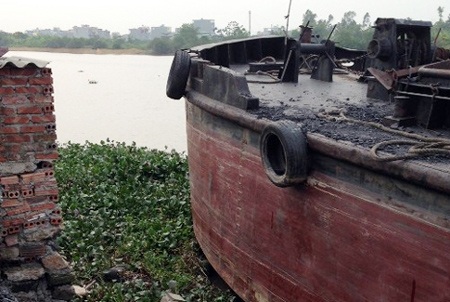 Bí ẩn bản di chúc của hai vợ chồng buộc tay nhau cùng tự tử - 1 Hiện trường vụ đôi vợ chồng buộc tay nhau cùng tự tử.