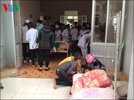 Nạn nhân nhanh chóng được đưa đi cấp cứu tại bệnh viện