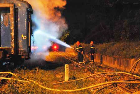 Toàn bộ hàng hóa trên toa tàu đã bị cháy rụi. 