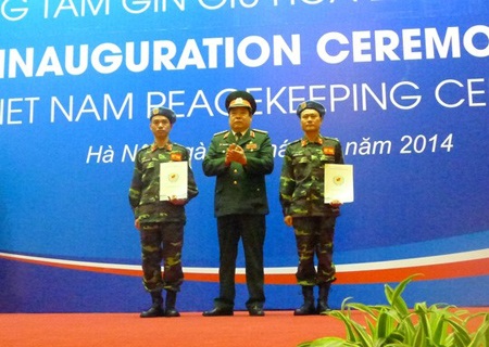 2 sĩ quan Việt Nam nhận mũ nồi xanh gìn giữ hoà bình LHQ - 4 2 sĩ quan Việt Nam nhận mũ nồi xanh gìn giữ hoà bình LHQ