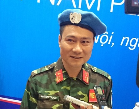 2 sĩ quan Việt Nam nhận mũ nồi xanh gìn giữ hoà bình LHQ - 5 Trung tá Mạc Đức Trọng