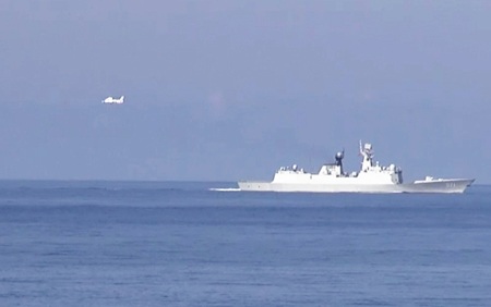 Máy bay và tàu chiến Trung Quốc hiện diện trái phép trên vùng biển Việt Nam.