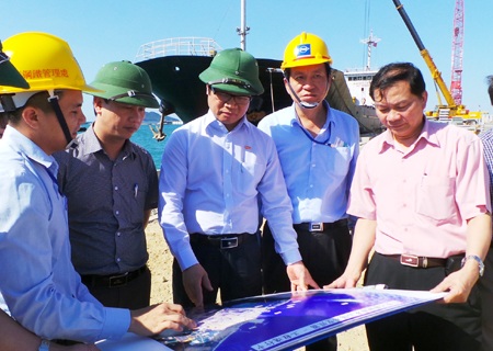 “Lấp” nỗi lo ở Vũng Áng để tiếp tục dự án công nghiệp lớn nhất Việt Nam - 3 Đại diện Formosa trình bày đề án kinh doanh khi cảng nước sâu Sơn Dương hoàn thành tại Vũng Áng.