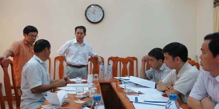 Bài 2: Phía sau việc ông chủ tịch xã “chìm dưới đáy hồ” - 2 Bài 2: Phía sau việc ông chủ tịch xã “chìm dưới đáy hồ”