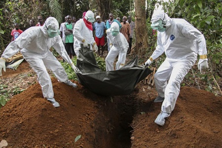 Thảm kịch tâm dịch Ebola qua lời kể người Việt - 1 Thảm kịch tâm dịch Ebola qua lời kể người Việt