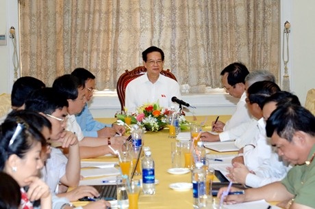 Thủ tướng yêu cầu khai thác đồng bộ sân bay Cát Bi, cảng Lạch Huyện - 1 Thủ tướng chủ trì cuộc họp với lãnh đạo Hải Phòng.