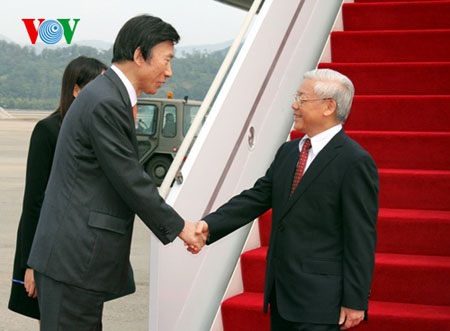 Tổng Bí thư Nguyễn Phú Trọng bắt đầu chuyến thăm Hàn Quốc - 1 Bộ trưởng Ngoại giao Hàn Quốc đón Tổng Bí thư tại sân bay