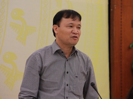 Phó Cục trưởng Cục Quản lý thị trường chỉ dắt người thân vào khu vực thi công chức(!?)