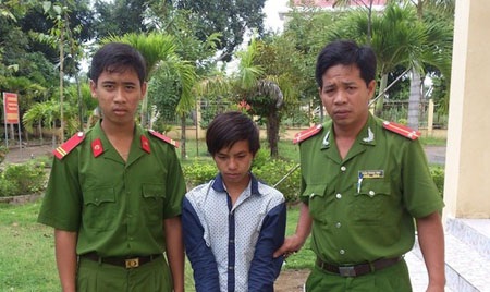 Cháu đầu độc ông bà ngoại bằng thuốc trừ sâu - 1 Đối tượng Hận đang bị công an tạm giữ