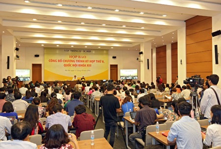 Quốc hội chưa quyết định chủ trương làm sân bay Long Thành  - 1 Toàn cảnh cuộc họp báo tại Trung tâm báo chí đặt ở tầng hầm B1 Nhà Quốc hội mới.