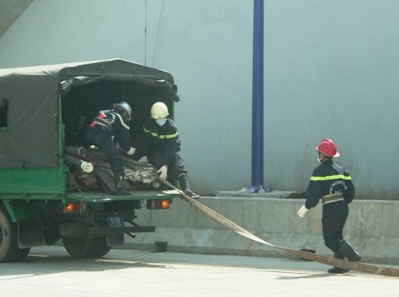 Diễn tập với tình huống cháy xe tải giữa hầm Thủ Thiêm - 12