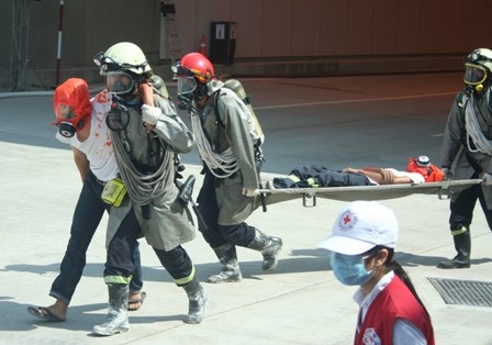 Diễn tập với tình huống cháy xe tải giữa hầm Thủ Thiêm - 17