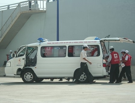 Diễn tập với tình huống cháy xe tải giữa hầm Thủ Thiêm - 14