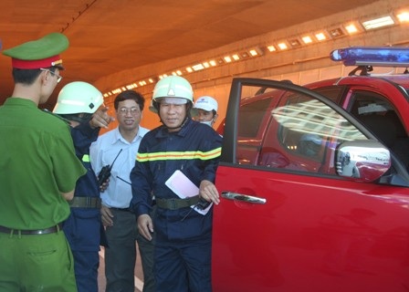 Diễn tập với tình huống cháy xe tải giữa hầm Thủ Thiêm - 22