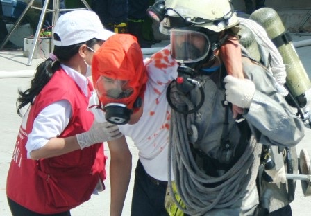 Diễn tập với tình huống cháy xe tải giữa hầm Thủ Thiêm - 23