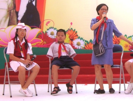 Thiếu đôi tay, cậu bé làm việc thành thục bằng “đôi chân thần kỳ” - 1