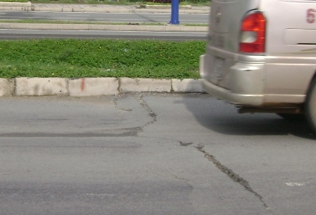 Đại lộ Đông - Tây nứt, lún vì xe chạy nhiều!? - 2