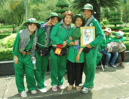 400 người đi bộ từ Làng Sen về đến Nhà Rồng - 6