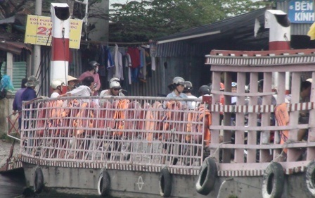 Người dân phải… coi trọng mạng sống của chính mình  - 2