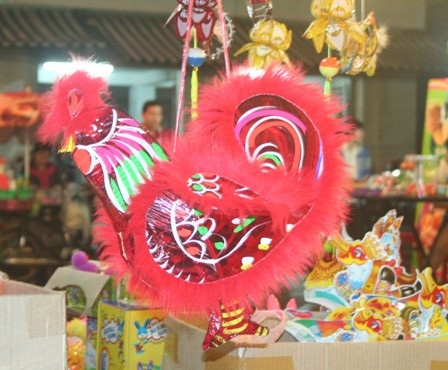 Đồ chơi trung thu: Đèn điện lấn lướt đèn cầy - 4