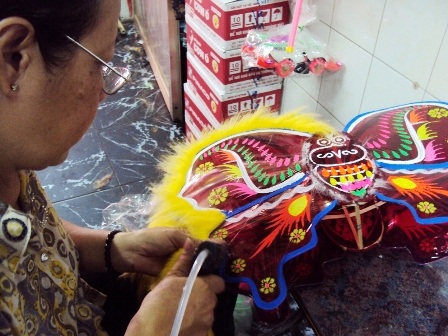 Đồ chơi trung thu: Đèn điện lấn lướt đèn cầy - 5