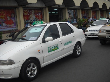 Siết chặt hoạt động taxi ở trung tâm TPHCM - 1