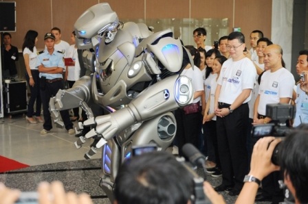 Rô bốt khổng lồ nổi tiếng thế giới lần đầu đến Việt Nam - 2