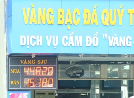 Thị trường vàng TPHCM: Cửa hàng nhỏ lẻ ế ẩm vì khó bán - 4