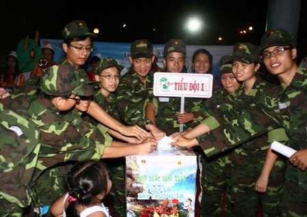 “Chiến sĩ hải quân nhí” góp đá xây Trường Sa - 2