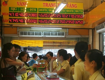 Dửng dưng với "cơn bão" giá vàng - 1