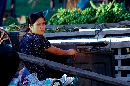 Chợ nổi giữa lòng Sài Gòn - 15