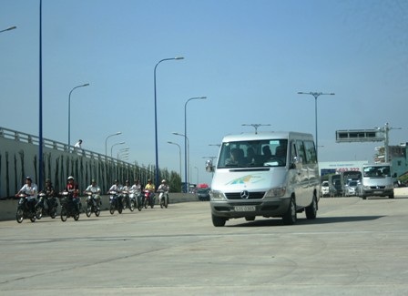 Tổ chức lực lượng hướng dẫn lưu thông qua hầm Thủ Thiêm - 1