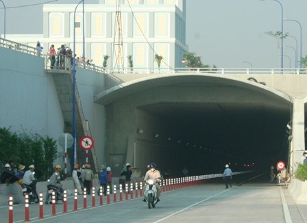 Khám phá hầm dìm chạy dưới đáy sông Sài Gòn - 3