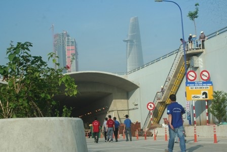 Khám phá hầm dìm chạy dưới đáy sông Sài Gòn - 4