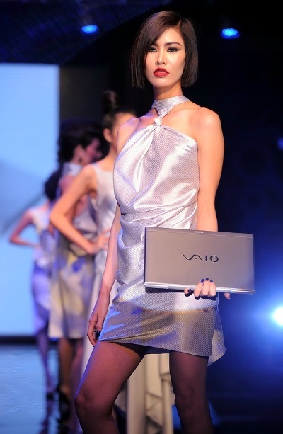 VAIO S Fashion Show: Phong cách doanh nhân lên ngôi